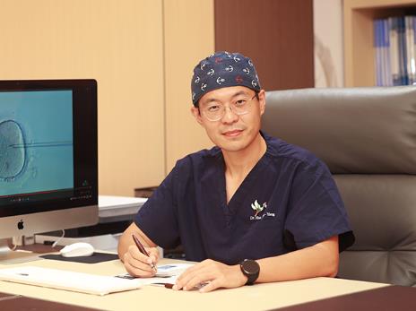 韩端阳博士院长（MOSES D. HAN M.D. , PH.D.）